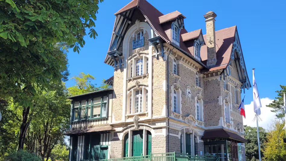 Why choose Pornichet over La Baule? | Town Hall – photo credit: Pornichet Tourism Town Hall – photo credit: Pornichet Tourism